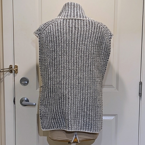 Marbella XL Super Chunky Black And White Knit Turtleneck Vest - Picture 5 of 6